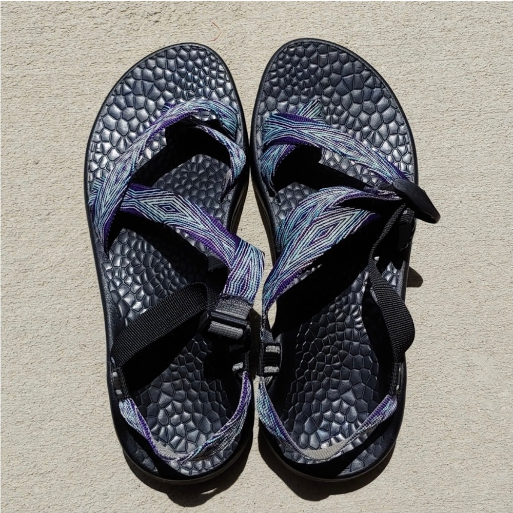 Chacos with toe loop